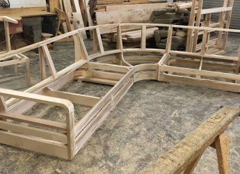 Khung ghế sofa làm bằng gỗ gì tốt và bền nhất hiện nay?